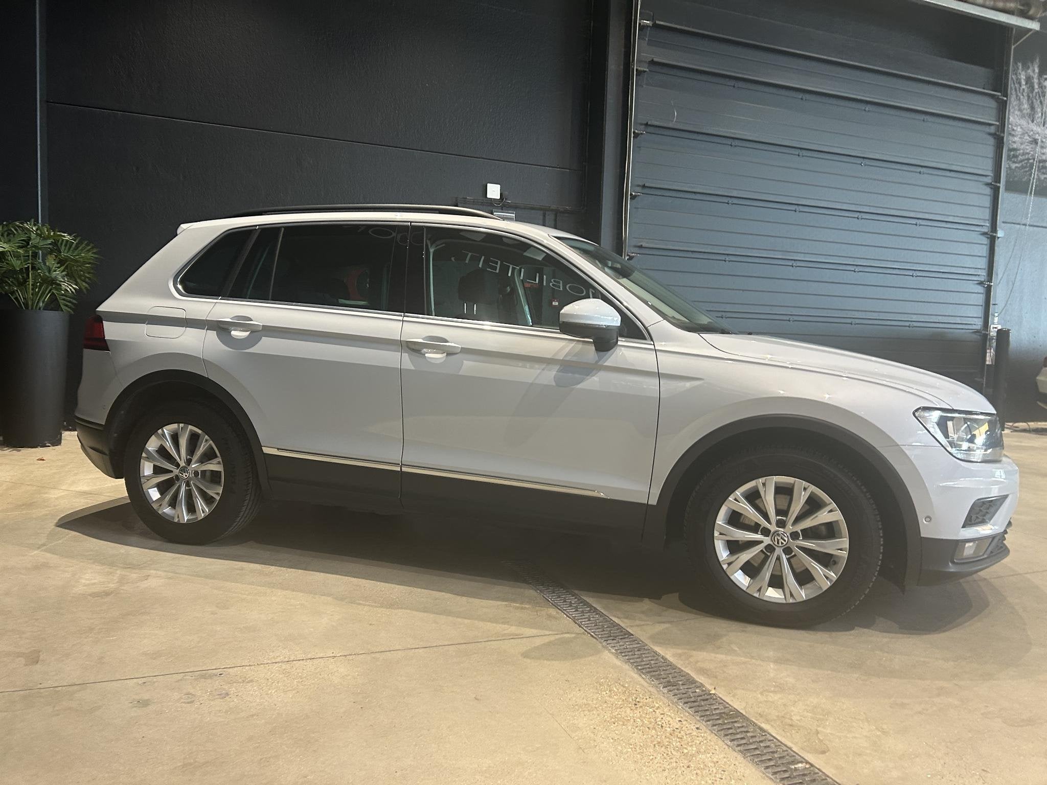 Volkswagen Tiguan 2.0 TDI SCR 110kW DSG Comfortline, Autos, Entreprise, Carnet d'entretien, Noir, 5 portes