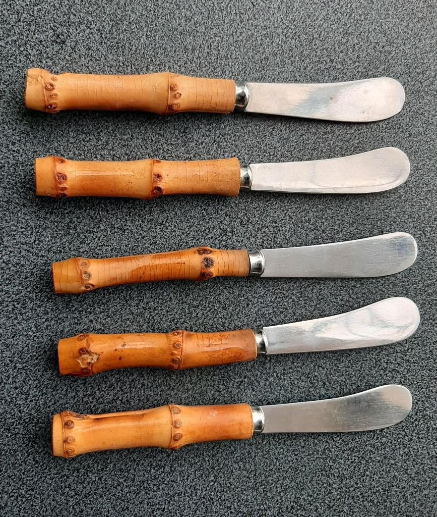 Vintage Bamboe bestek 5 botermesjes, Ophalen of Verzenden, Zo goed als nieuw, Inox of Chroom, Los bestek