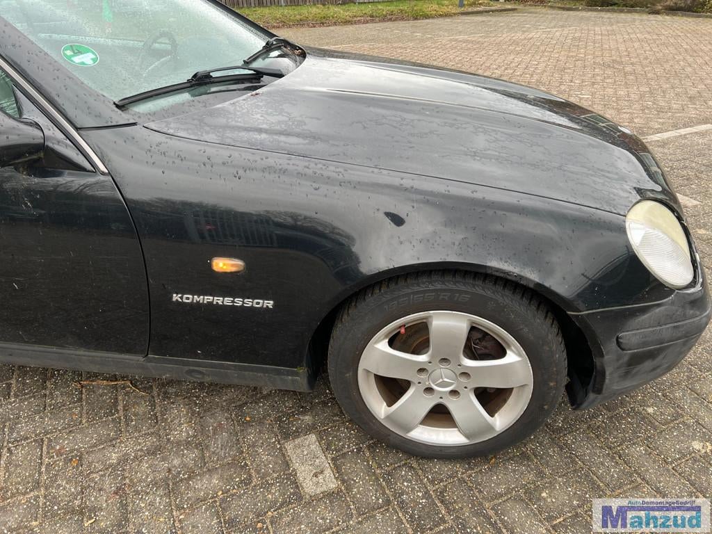 MERCEDES SLK R170 Zwart 197 rechts voorscherm 1999-2000, Auto-onderdelen, Gebruikt, Mercedes-Benz AG, Mercedes-Benz, Mercedesstrasse 120
70372  Stuttgart, DE