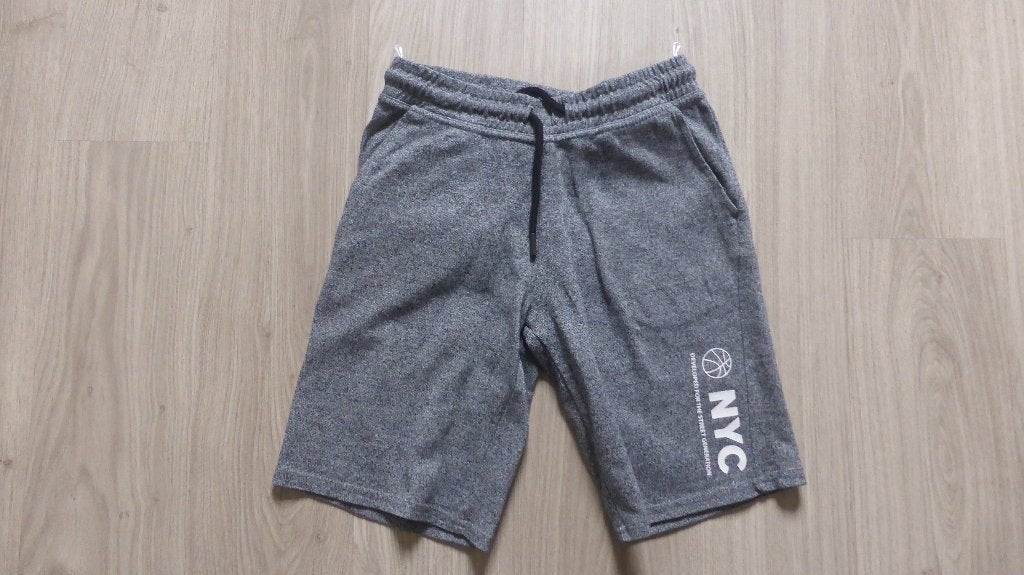 Grijze short 146 C&A, Broek, Gebruikt, C&A, Ophalen of Verzenden