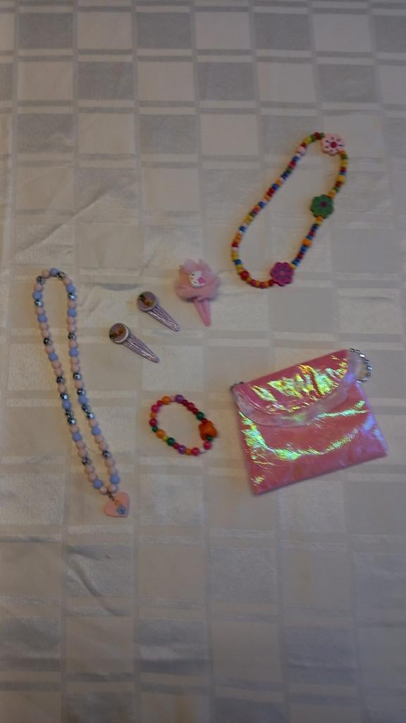 Handtas met kinder sieraden, Enlèvement, Bracelet
