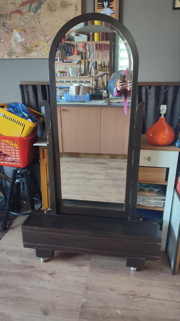 Mirror on wheels, Antiek en Kunst, Ophalen