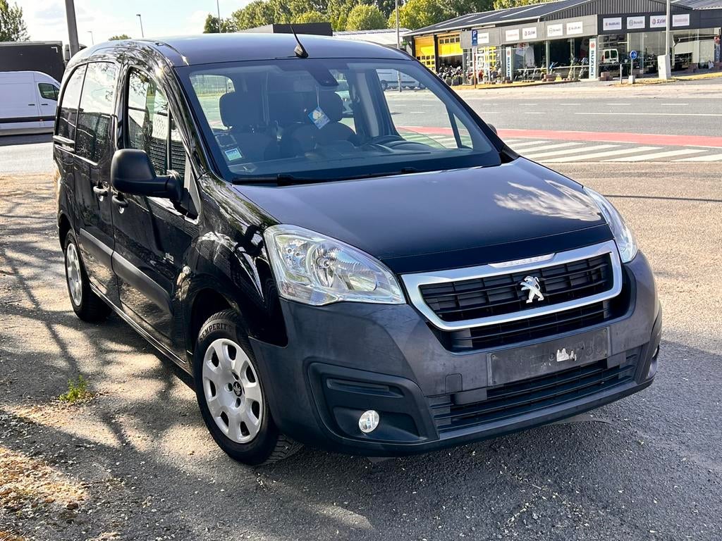 Peugeot Partner 1.6d/2017/73kw /Euro 6/3 zitplaatsen, Auto's, Euro 6, 4 cilinders, Zwart, Bedrijf