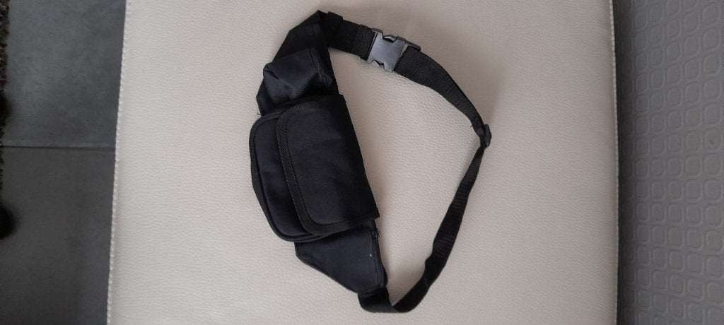 Zwart stoffen heuptasje,met 3 zijzakjes., Ophalen of Verzenden, Zo goed als nieuw, Zwart