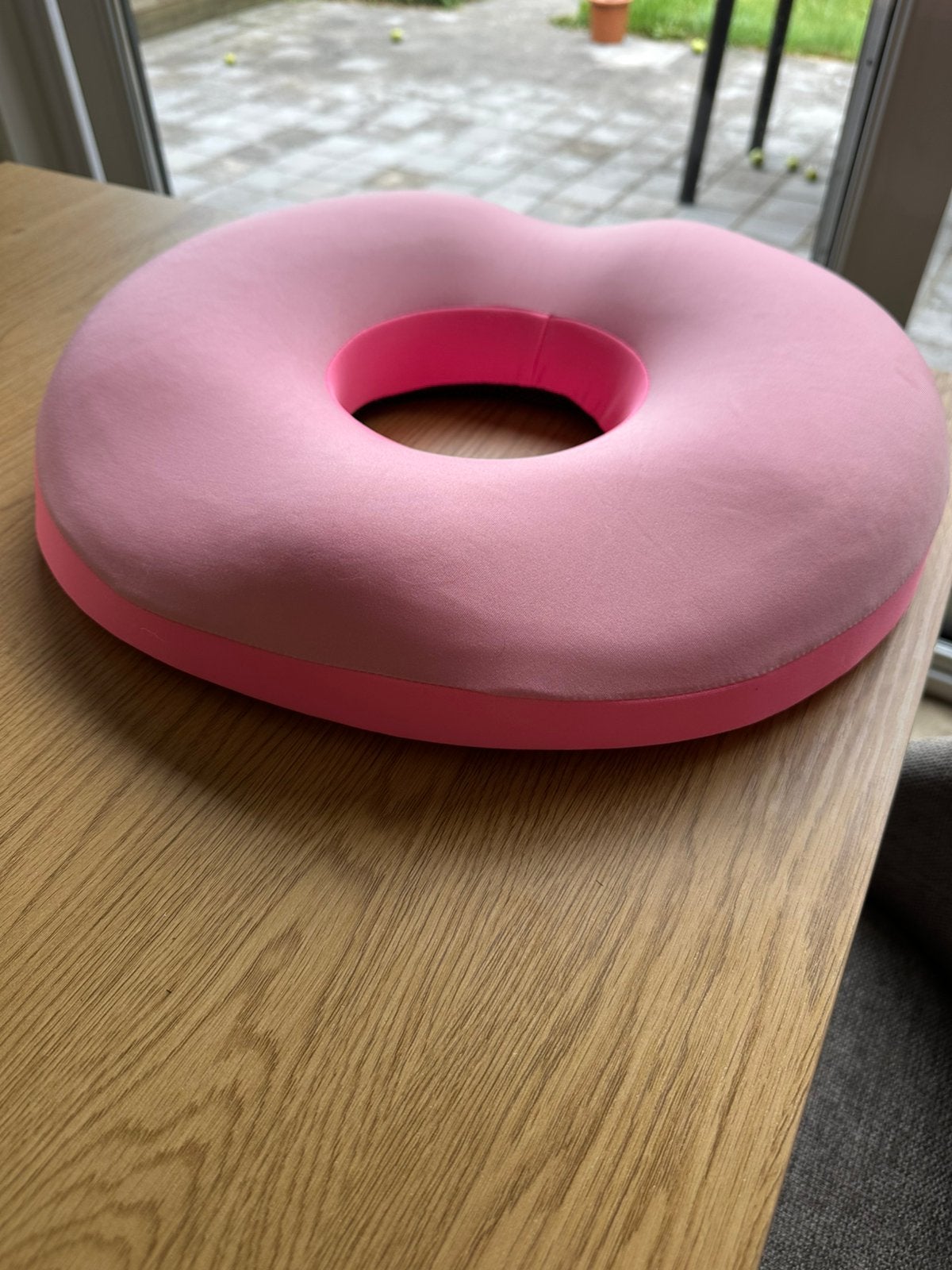 Donutvormig zitkussen te gebruiken na bevalling, Kinderen en Baby's, Ophalen, Zo goed als nieuw