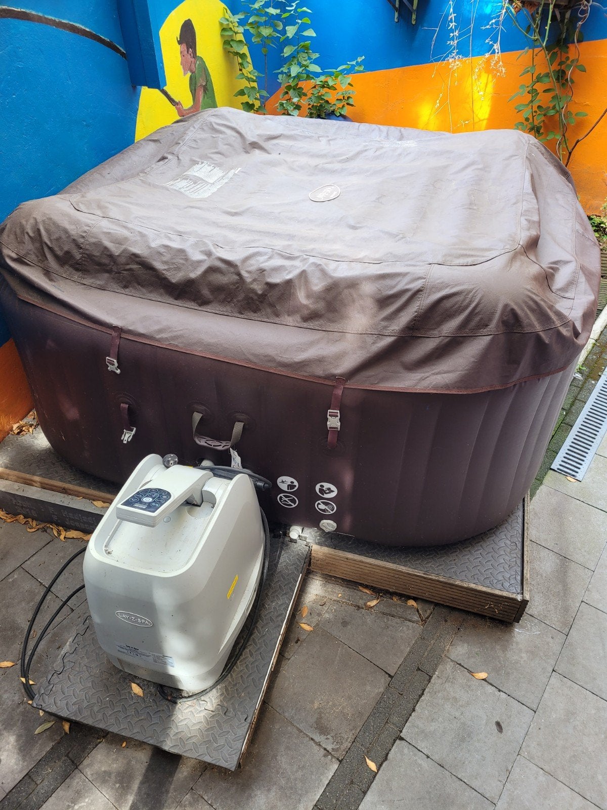 Spa biedt op de Malediven 4 tot 6 zitplaatsen., Ophalen