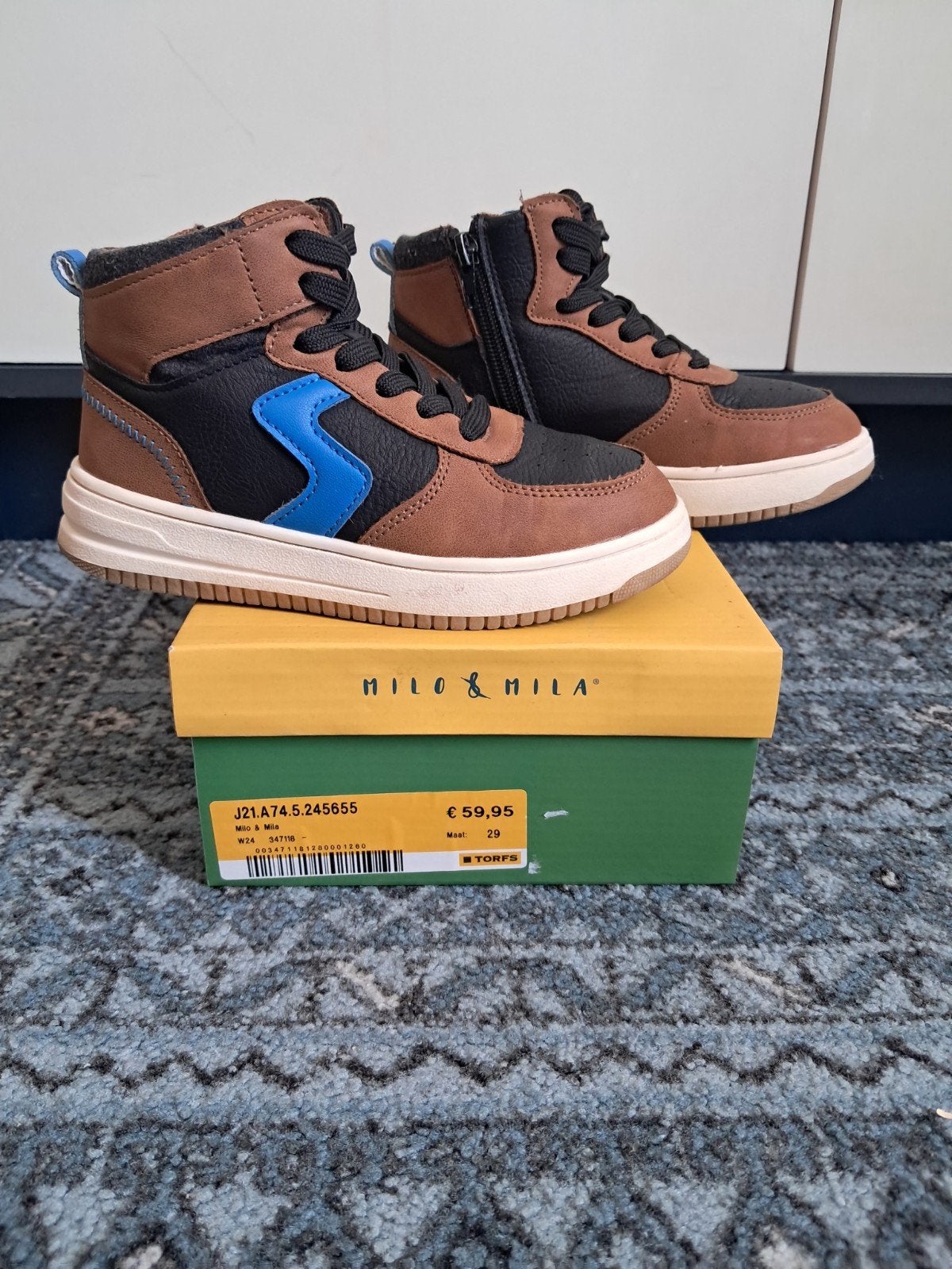 Kinderschoenen maat 29, Ophalen