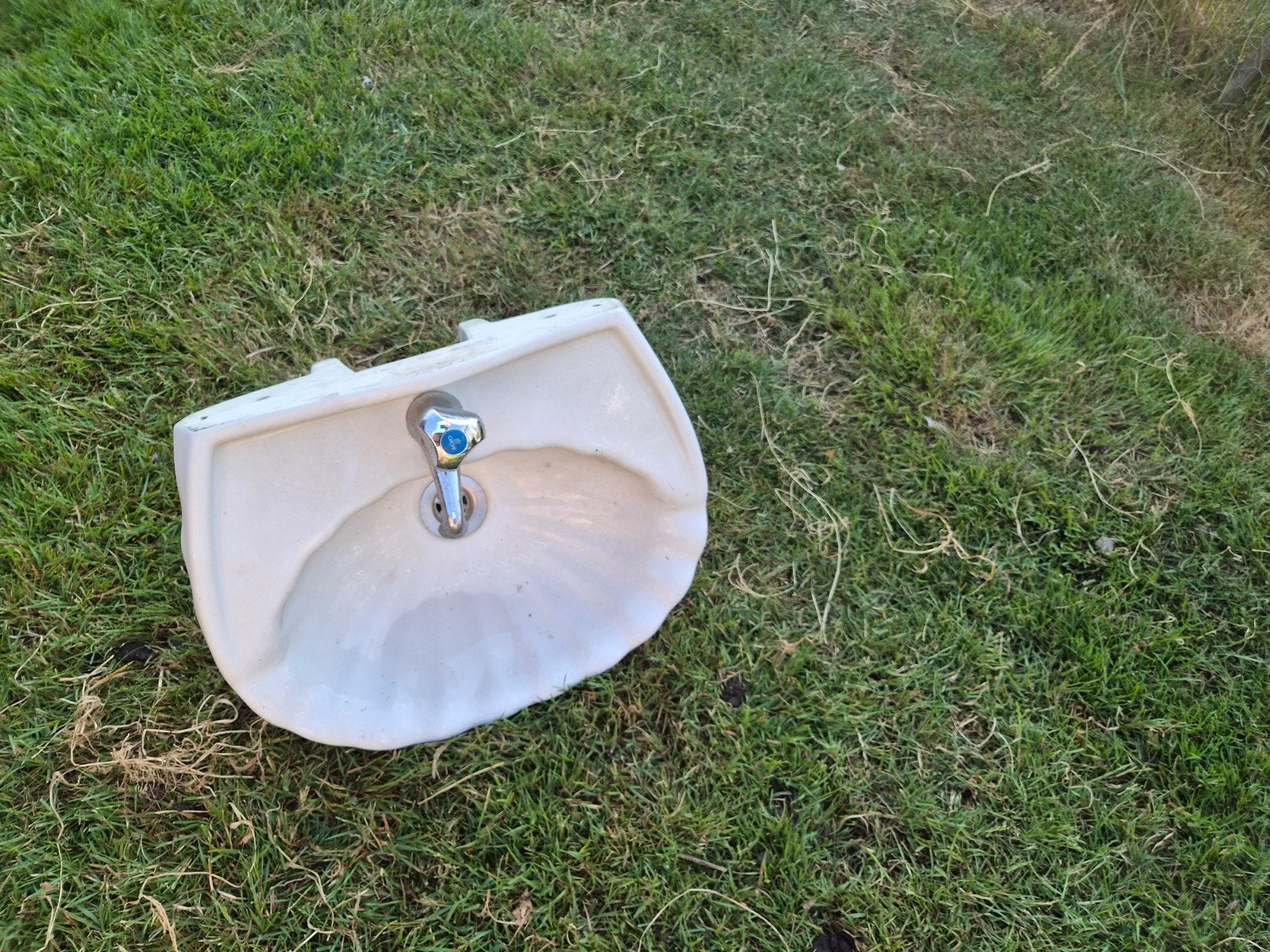 Toilet lavobo porselein met kraan van Grohe, Ophalen, Zo goed als nieuw, Toilet