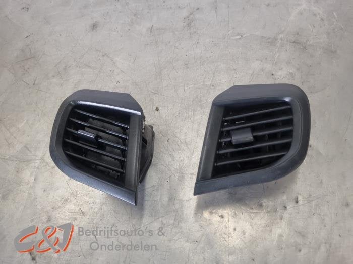 Grille aération tableau de bord d'un Opel Vivaro, -, Opel, 3 mois de garantie, Utilisé