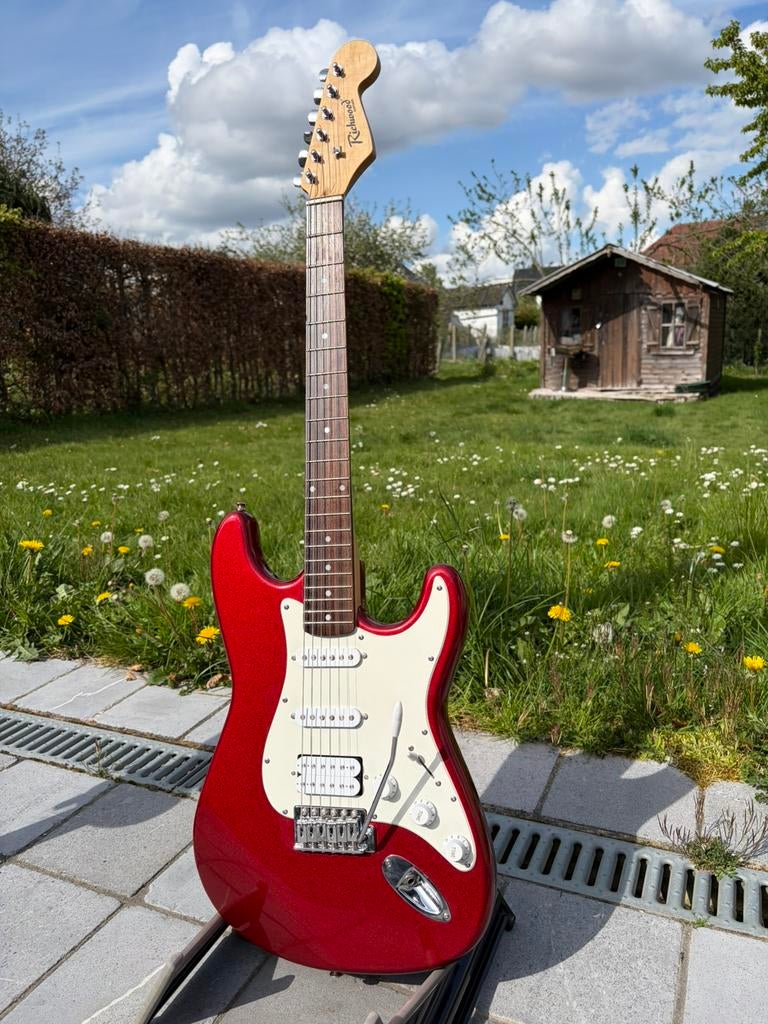 Richwood Strat-style elektrische gitaar – Rood/Wit –, Musique & Instruments, Enlèvement, Comme neuf, Solid body, Autres marques
