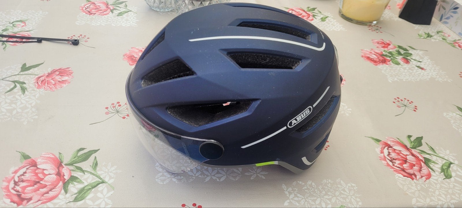 ABUS FIETSHELM MET SCHERM MAAT L, Vélos & Vélomoteurs, Accessoires vélo | Casques de vélo, Enlèvement