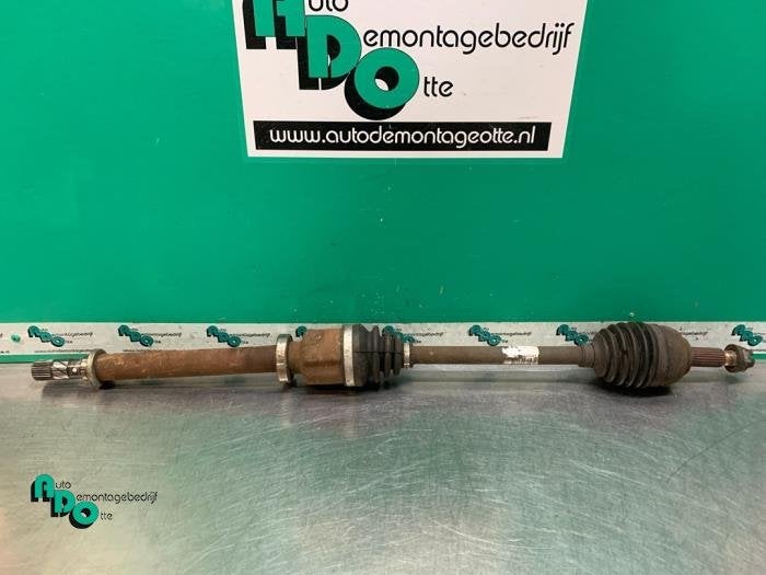 Aandrijfas rechts-voor van een Renault Clio (Clio 3 06-), Gebruikt, -, Renault, -