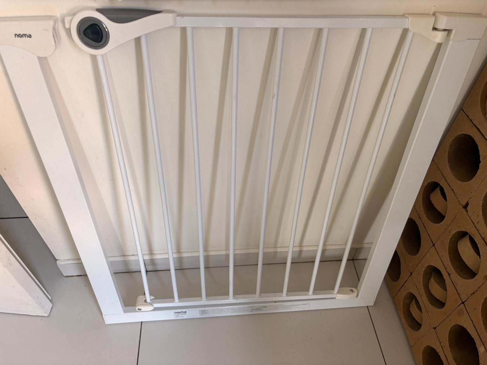 Noma Barrière de securité  Easy Fit blanc, Enfants & Bébés, Barrières, Enlèvement, Comme neuf