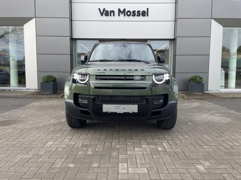 Land Rover Defender 110 D200 S Demo (bj 2026, automaat), Automaat, Gebruikt, Zwart, 2506 kg