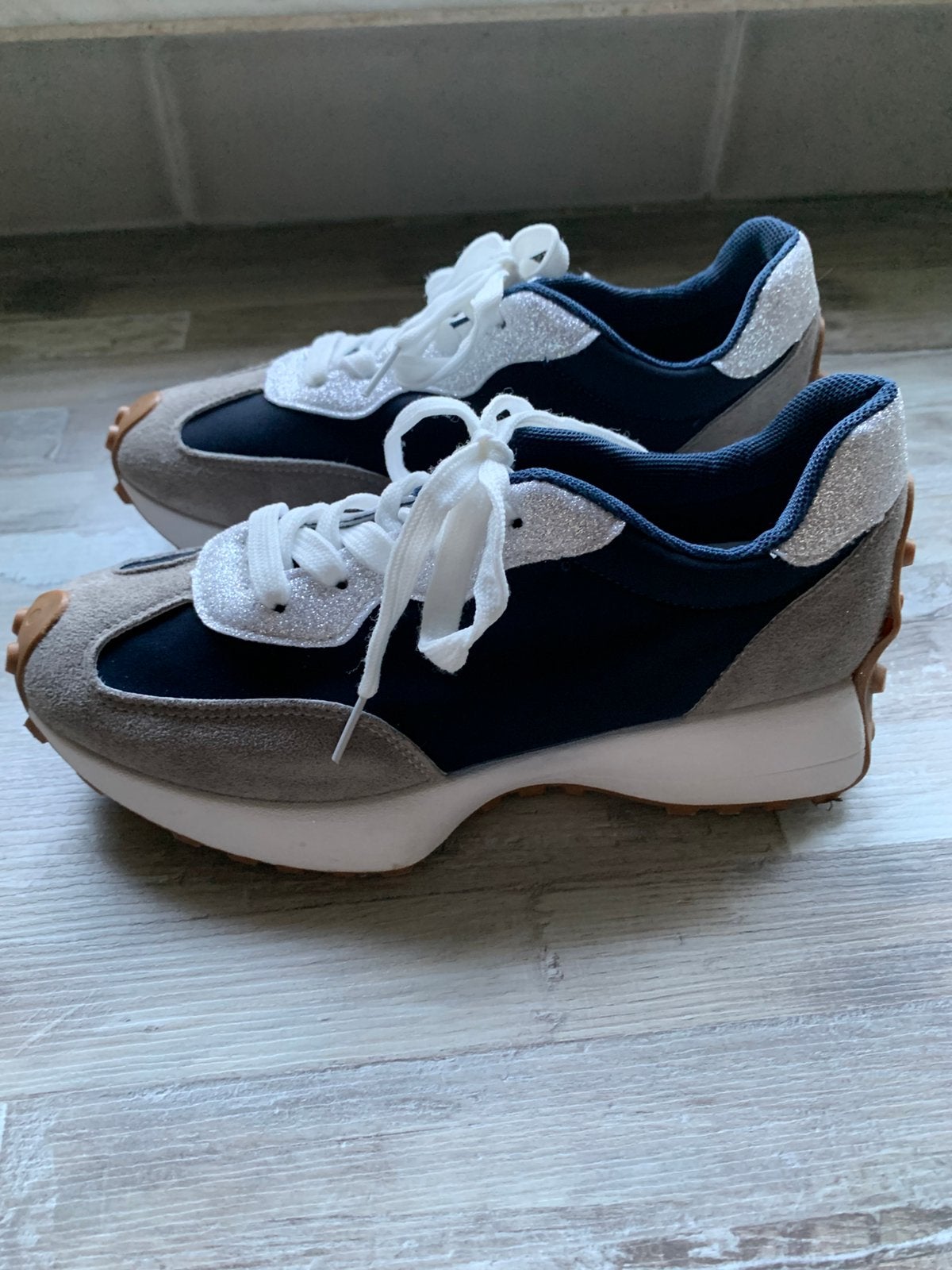 1 x gedragen damessneakers maat 37, Blauw, Ophalen of Verzenden, Zo goed als nieuw, Sneakers