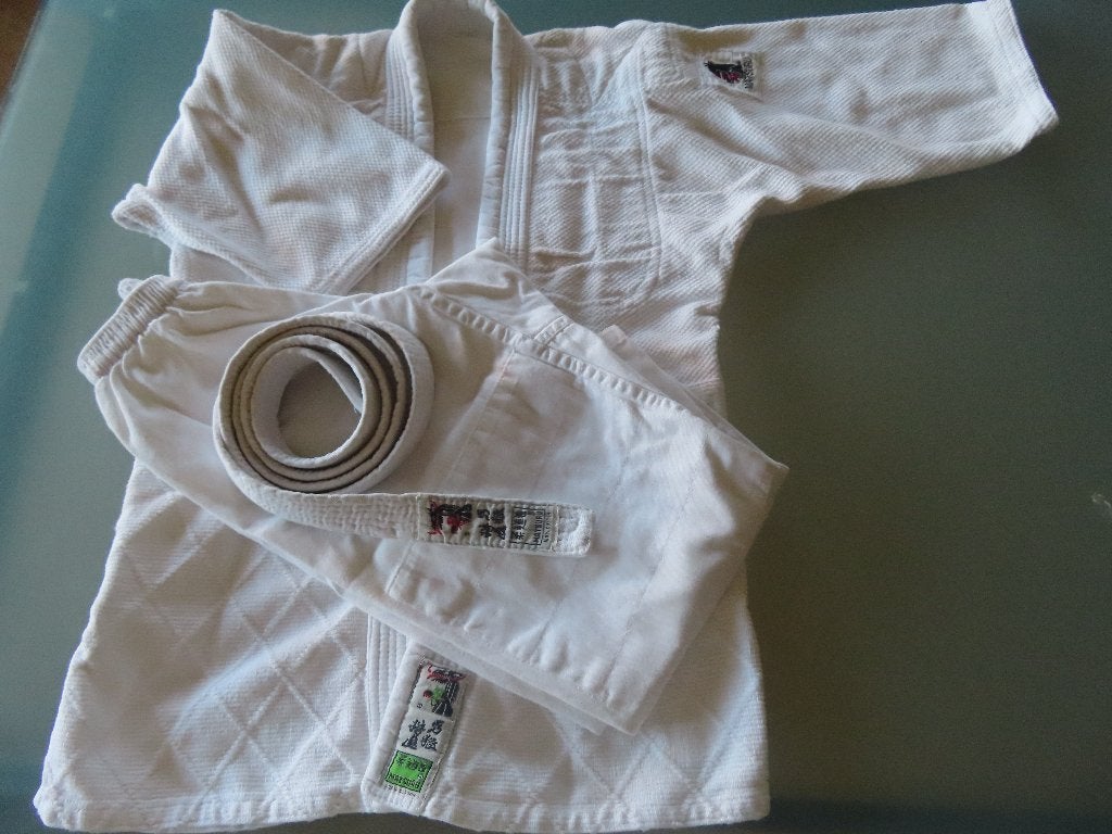 MATSURU  maat 130 met witte gordel, Maat XS of kleiner, Judo, Vechtsportpak, Ophalen of Verzenden