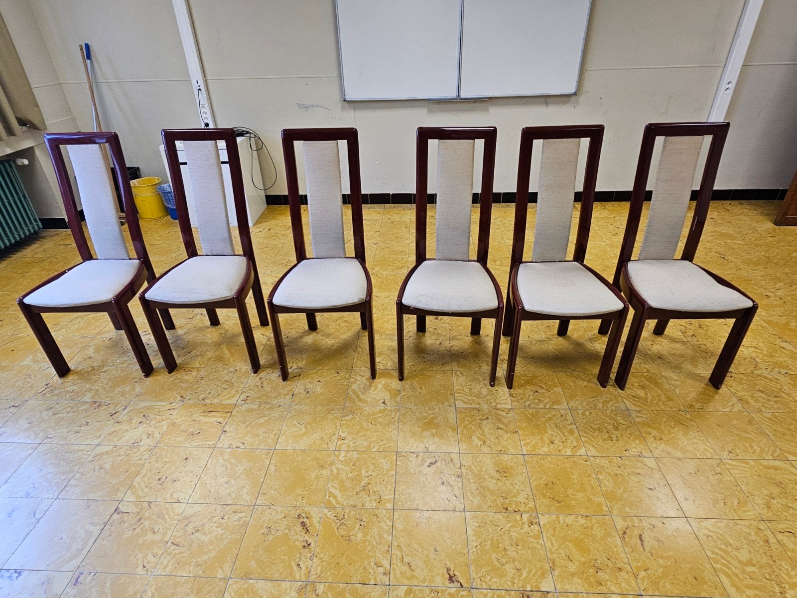 80 this rood gelakte stoelen, Antiek en Kunst, Ophalen