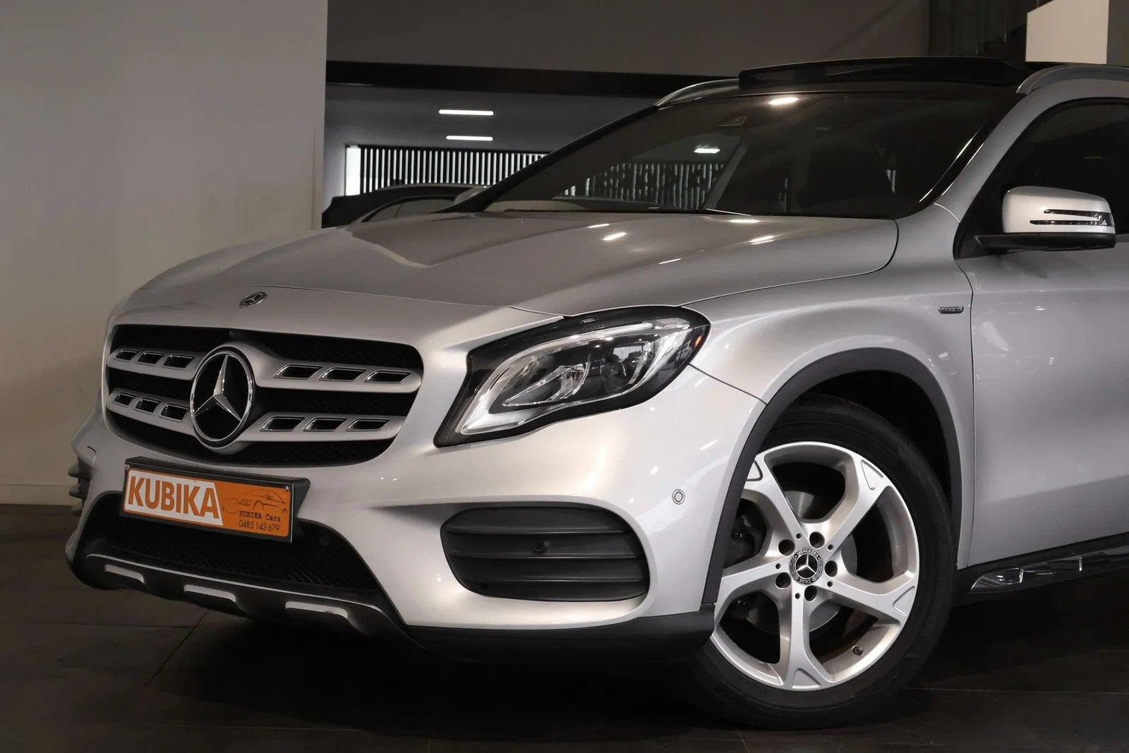 Mercedes-Benz GLA 200 Edition Pano 360 Navi ZetelV Leder G, Autos, Cuir, Argent ou Gris, Achat, Euro 6