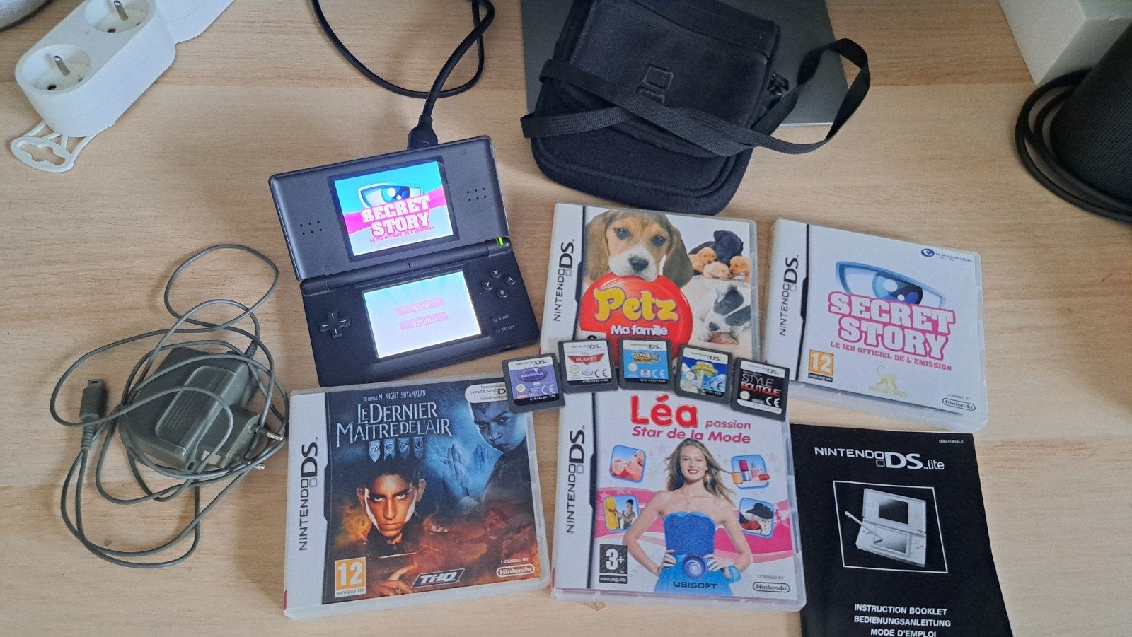 Nintendo ds lite 9 jeux chargeur stylet housse très bon état, Consoles de jeu & Jeux vidéo, Consoles de jeu | Nintendo DS, Enlèvement ou Envoi