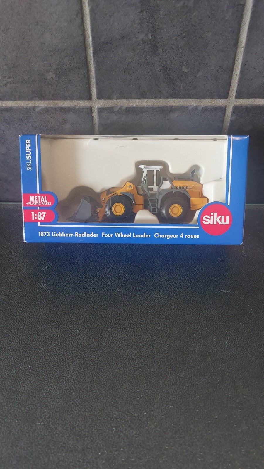 SIKU 1/87 Chargeur 4 roues n 1873, Hobby & Loisirs créatifs, Enlèvement ou Envoi, Neuf, Grue, Tracteur ou Agricole, SIKU