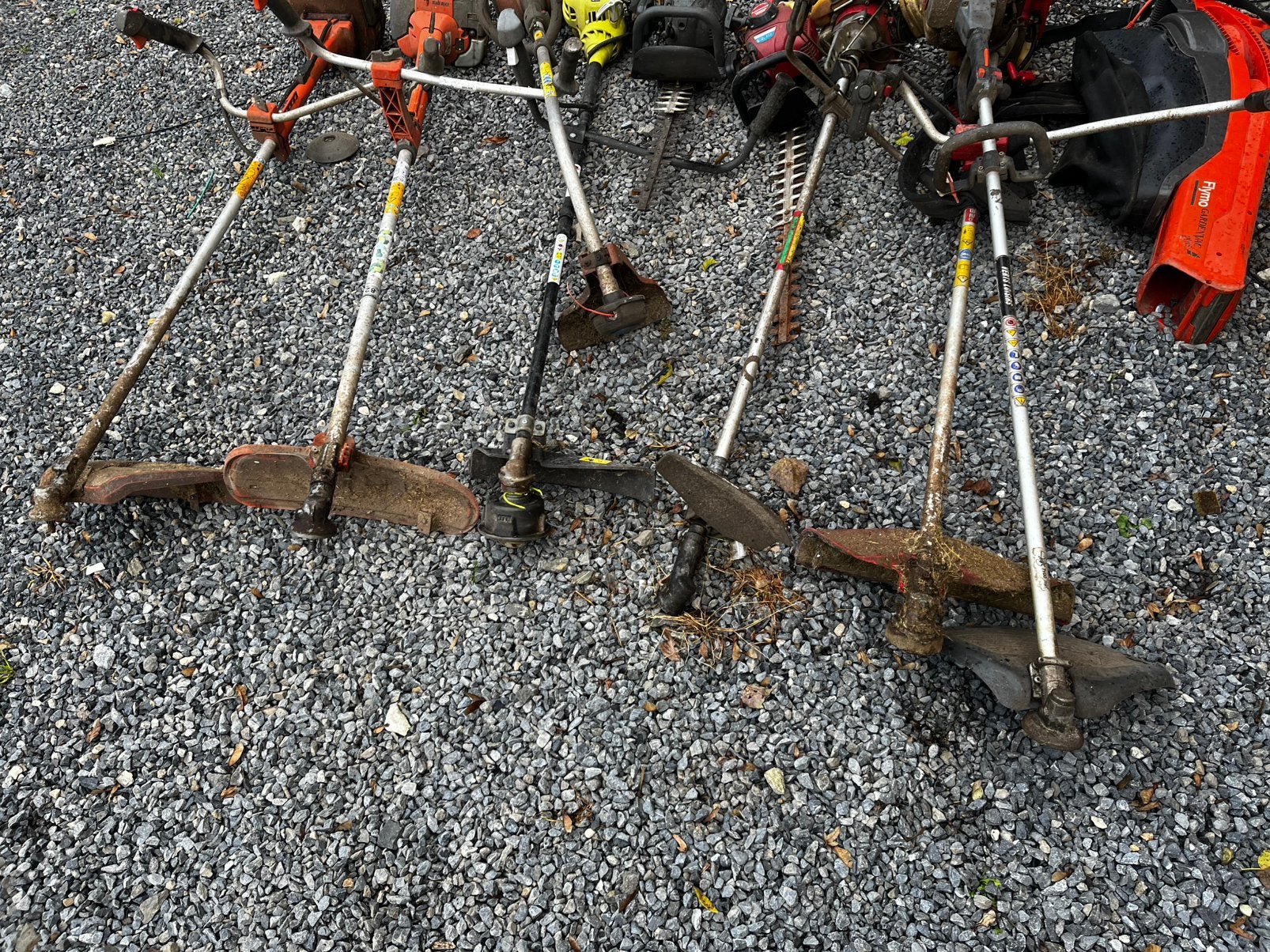 Lot de Debroussailleuse pour pièces ou à remettre en route, Enlèvement