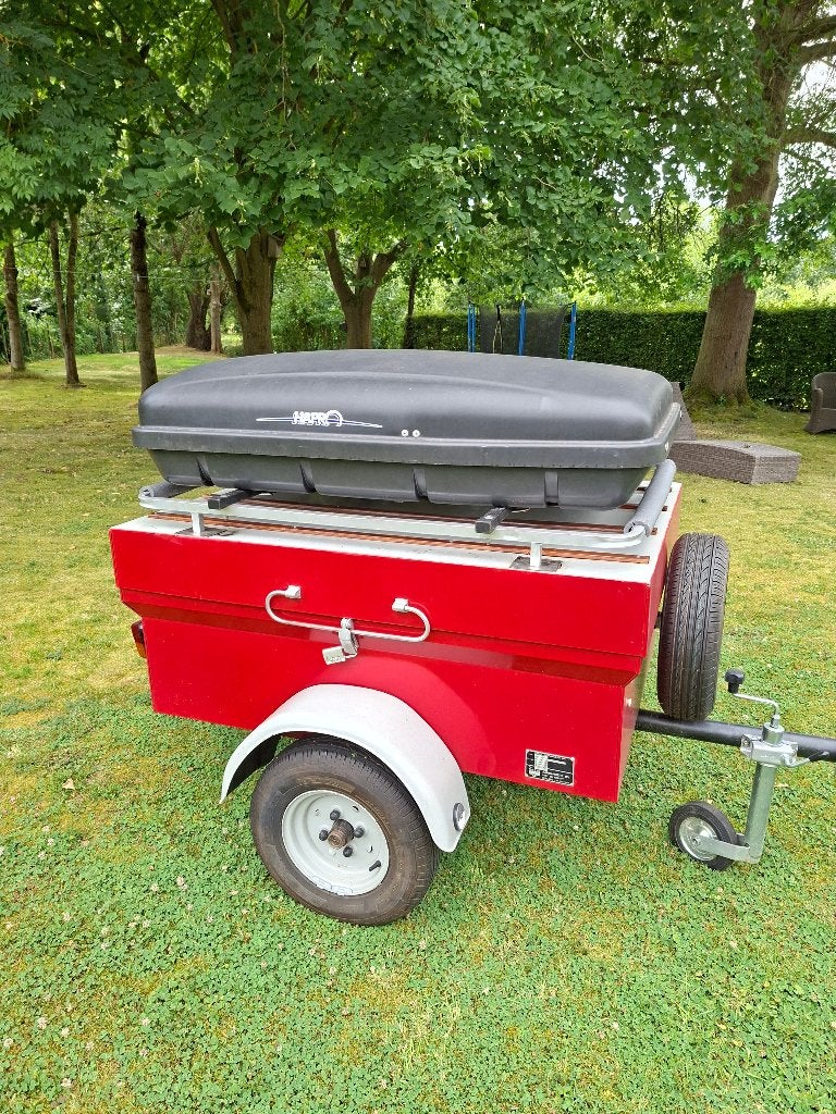 Saris bagagewagen met hapro dakkoffer., Vacances, Campings