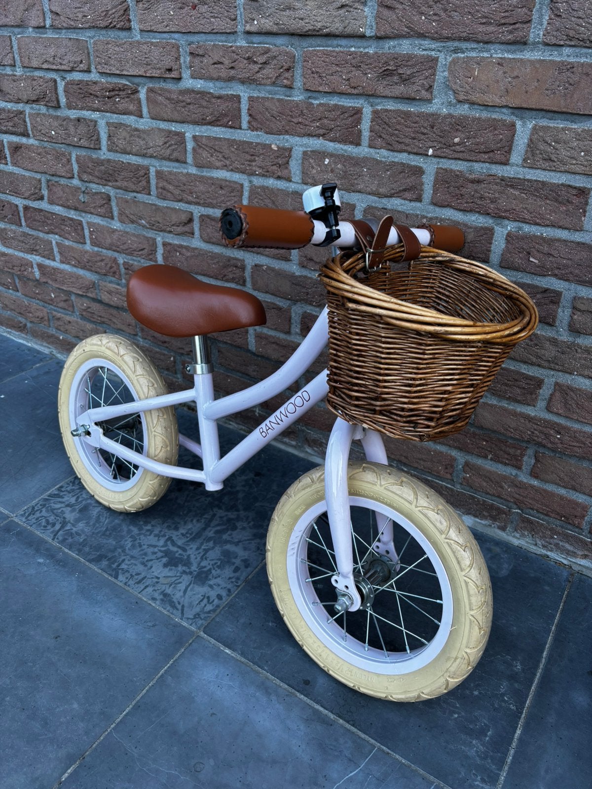 Banwood loopfiets ‘First go’ met mandje, Fietsen en Brommers, Fietsen | Kinderfietsjes, Ophalen