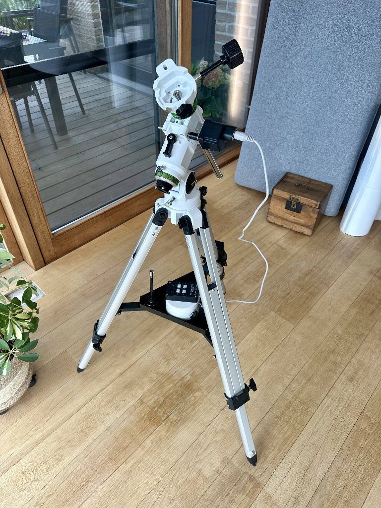 Monture équatoriale Sky-Watcher EQ3-2 motorisée RA + Trépied, Enlèvement ou Envoi, Télécommande, 150 à 175 cm, Comme neuf