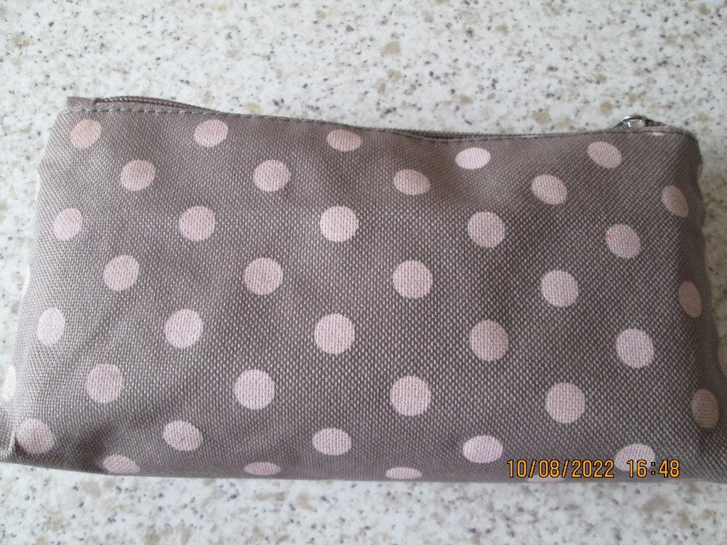Trousse à maquillage grise à pois rose pâle, Bijoux, Sacs & Beauté, Enlèvement, Comme neuf, Gris, Homme ou Femme
