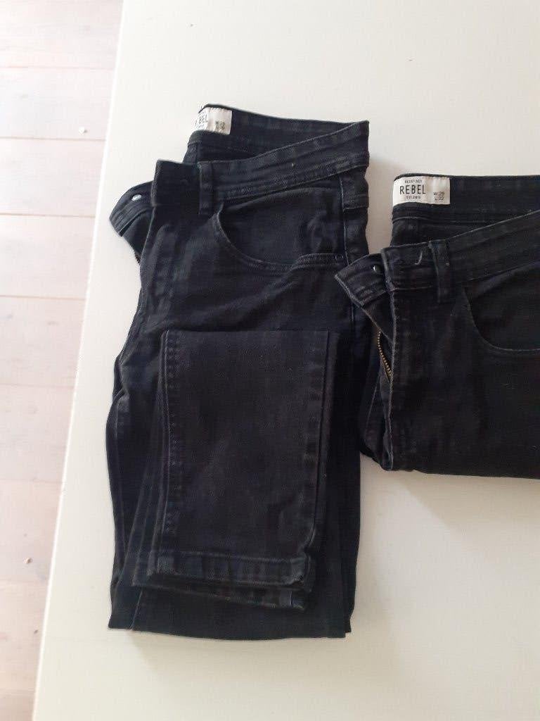 2 zwarte jeansbroeken merk Rebel w: 29 - L 32, Kleding | Heren, Ophalen of Verzenden