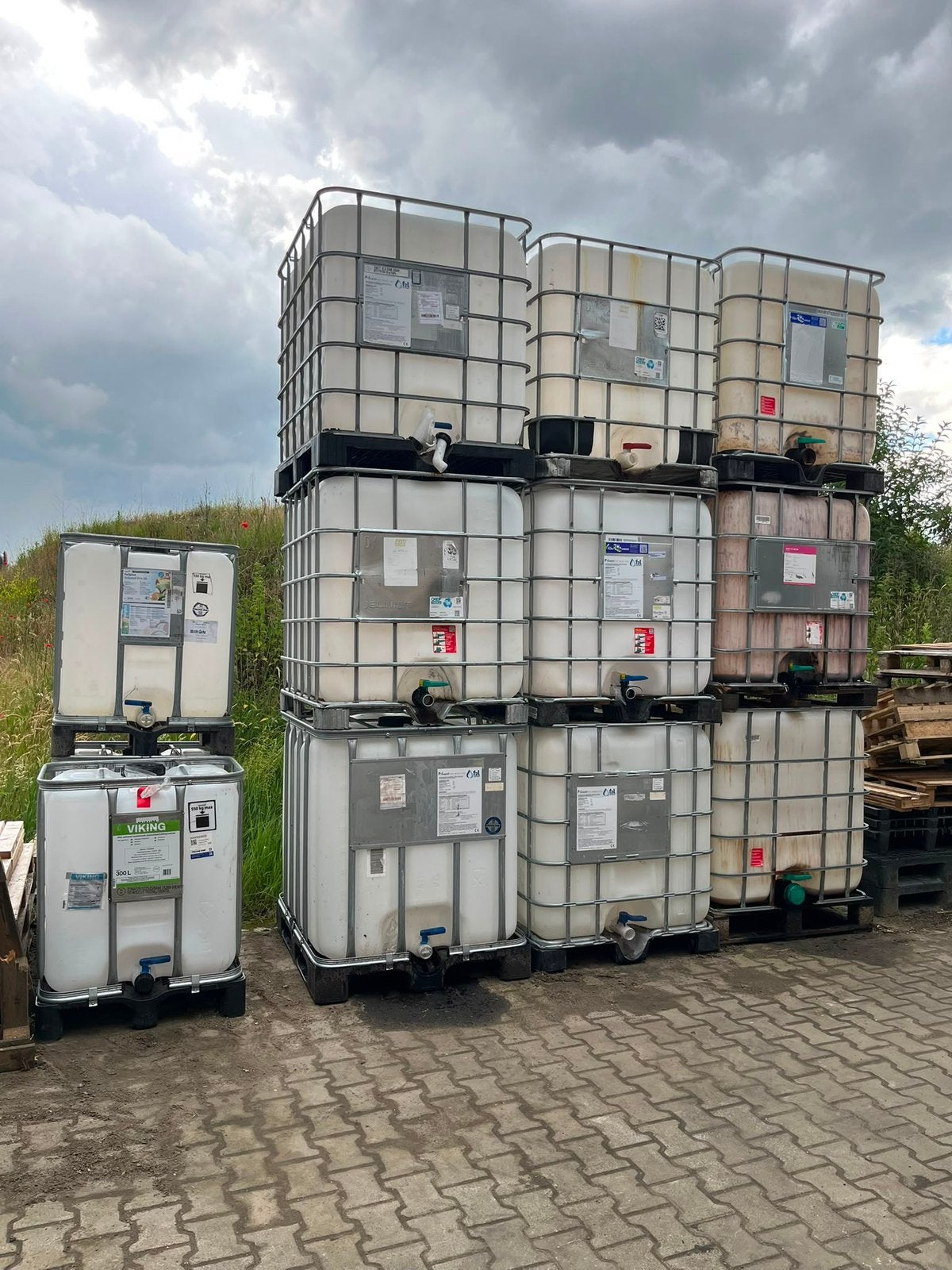 IBC containers 1000L, regenton, opslag tank, Tuin en Terras, Kunststof, Gebruikt, Met kraantje, 150 liter of meer
