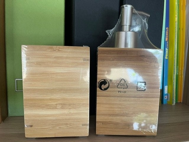 zeepdispensor en tandenborstelbakje nieuw, Enlèvement ou Envoi, Neuf, Autres types