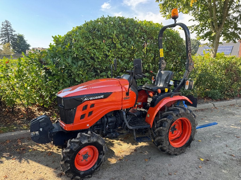 Tuinbouwtraktor met toebehoren, Zakelijke goederen, Tot 2500, Nieuw, Tot 80 Pk, Ophalen