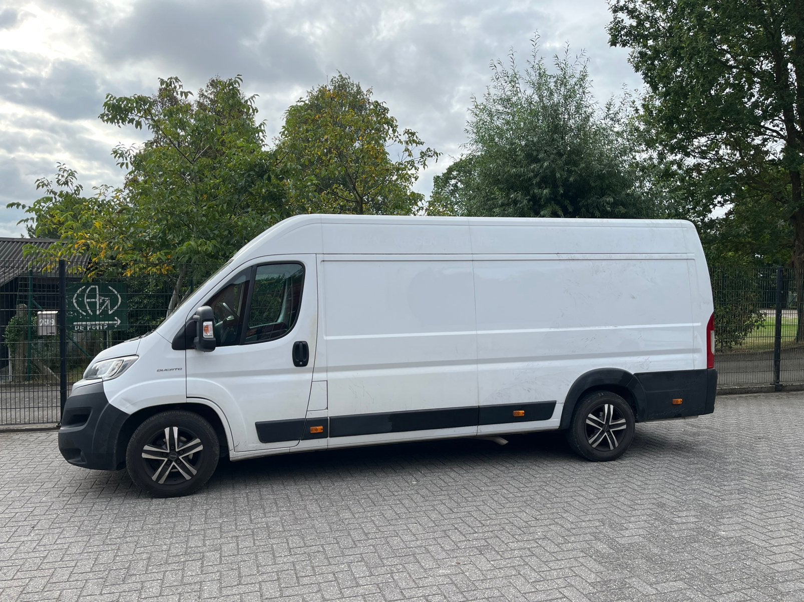 Te koop Fiat Ducato 2019, Autos, Camionnettes & Utilitaires, Achat, 3 places, Boîte manuelle, Noir