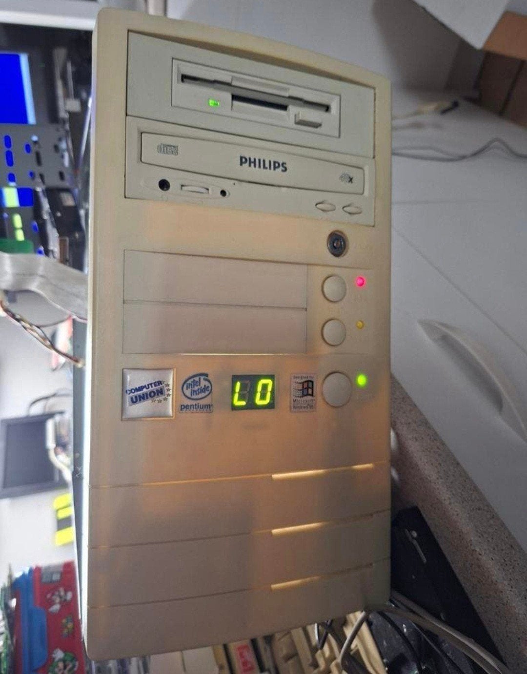 a vendre tour pentium 1 120mhz intel
48mb memoire nouveau da, Enlèvement