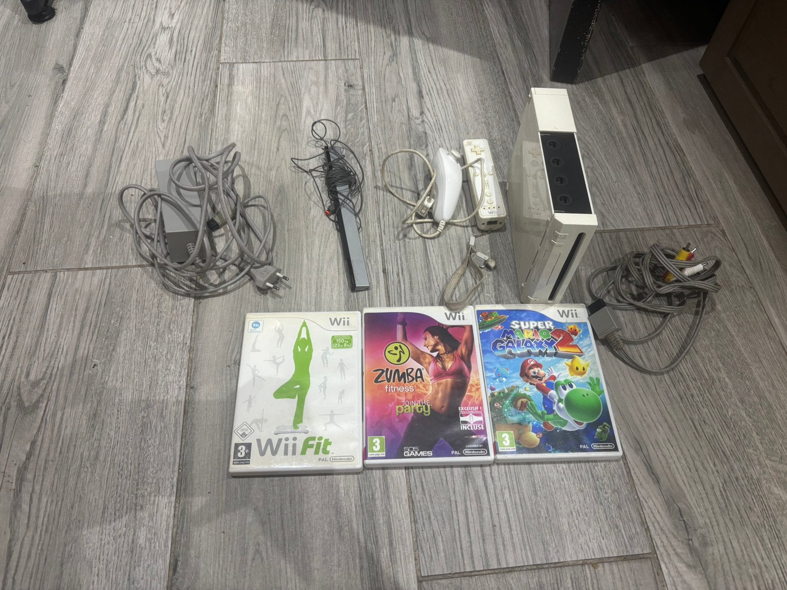 Wii avec manette et jeux, Consoles de jeu & Jeux vidéo, Enlèvement, Comme neuf, Avec 1 manette, Avec jeux