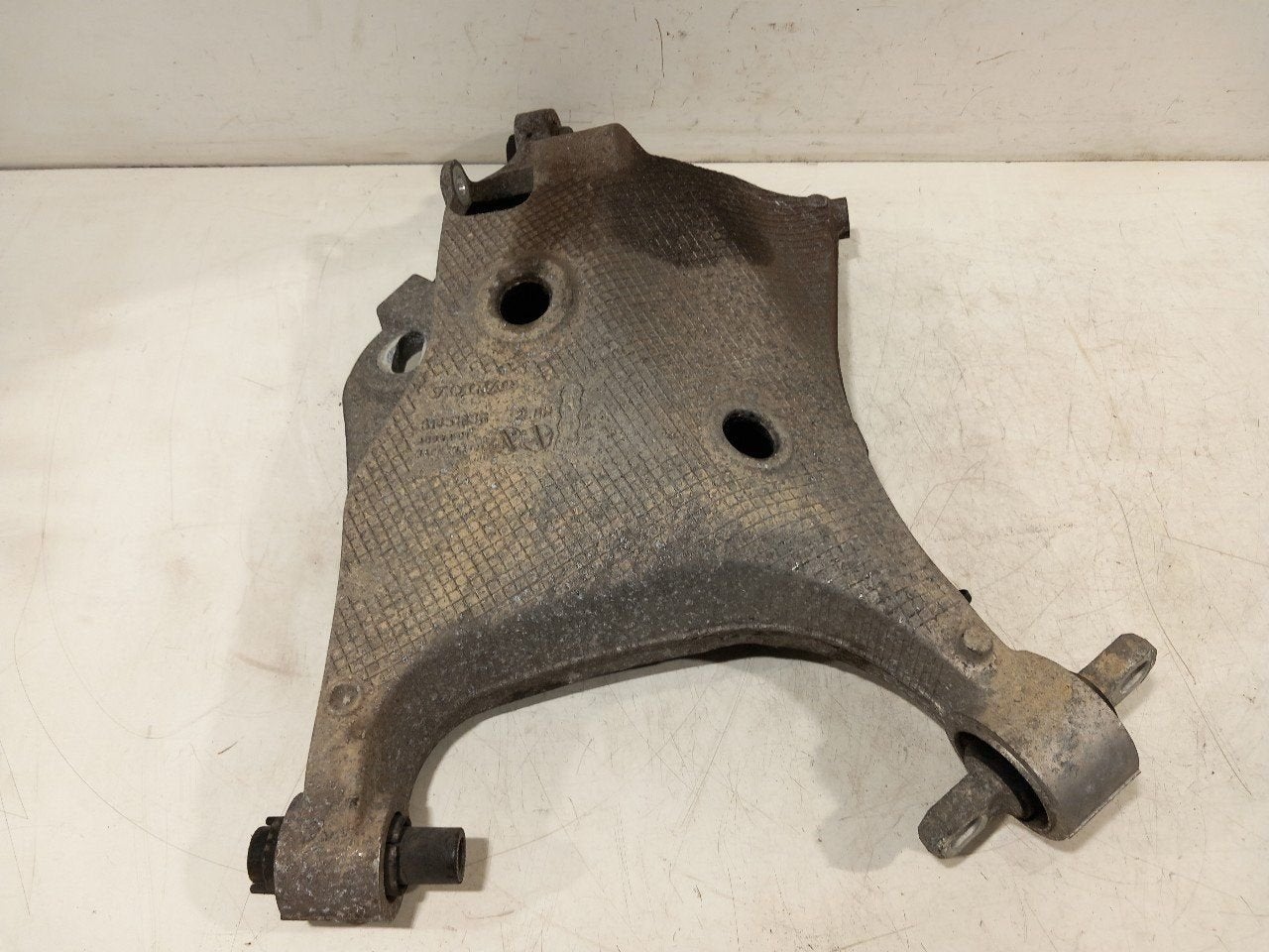 Draagarm rechts achter Volvo XC90, Onderdelen@venauto.nl, Van der Ven Autorecycling B.V., Ettenseweg 76, 4706 PB Roosendaal, The Netherlands