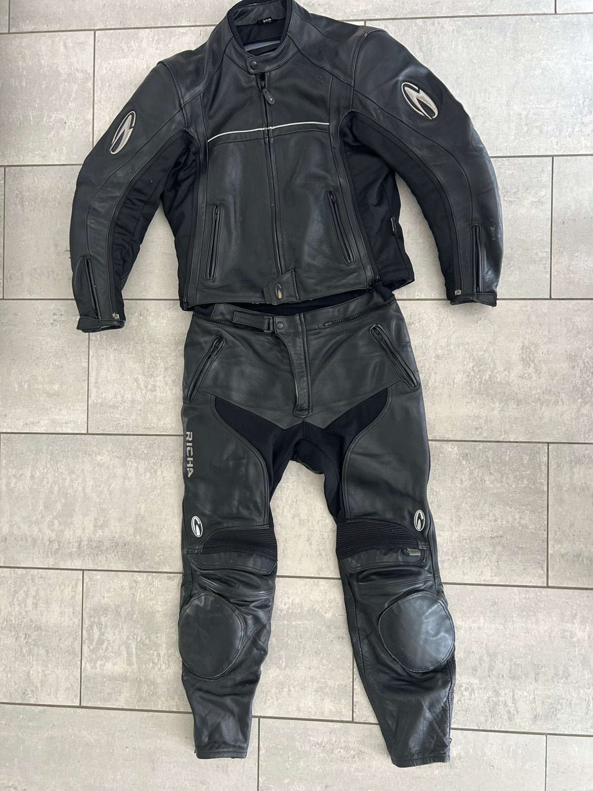 Richa A.V.S EVO motorpak – 2-delig zwart leder – D52, Ophalen, Tweedehands, Heren, Jas | leer
