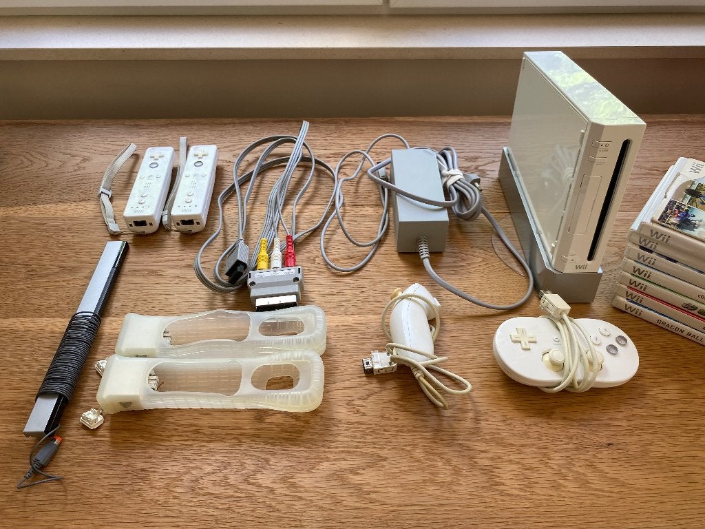 Nintendo Wii rétrocompatible - Lot complet avec accessoires, Consoles de jeu & Jeux vidéo, Enlèvement, Utilisé, Avec 2 manettes