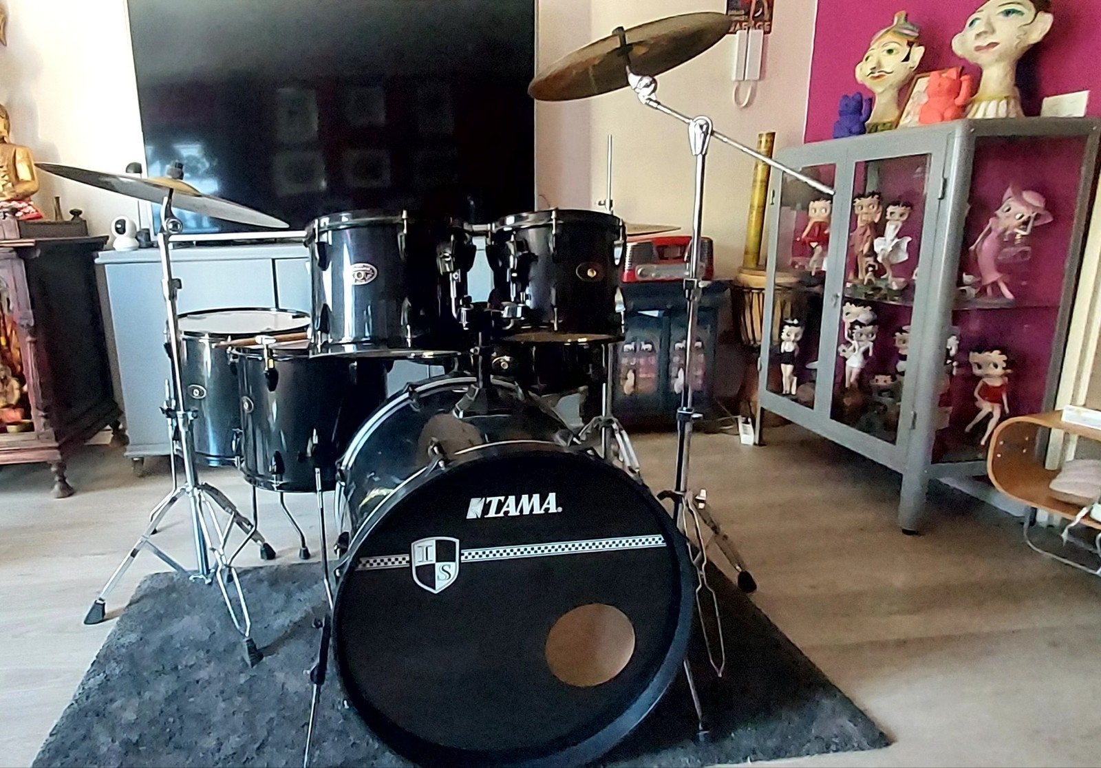 TAMA IMPÉRIALSTAR complète 6 fûts black in black, Musique & Instruments, Enlèvement, Tama