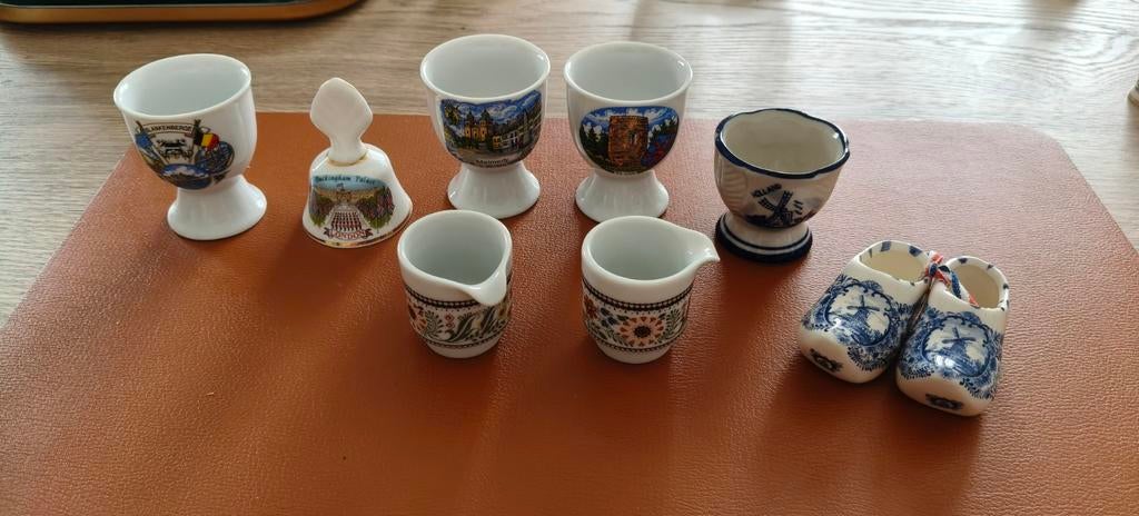 Verzameling ei potjes en een belletje twee melkotjes klopje, Ophalen
