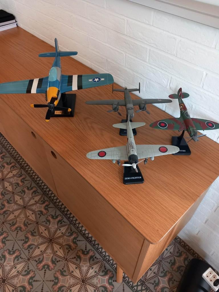 4 avions