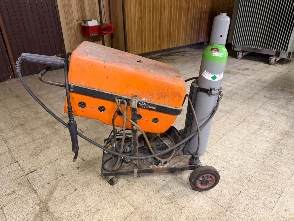Oude industriële MIG-laspos, Ophalen