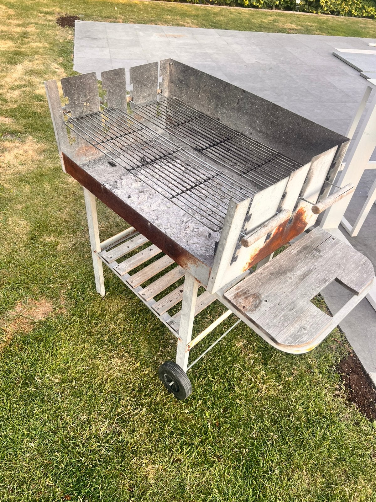 Bbq au charbon, Enlèvement, Utilisé