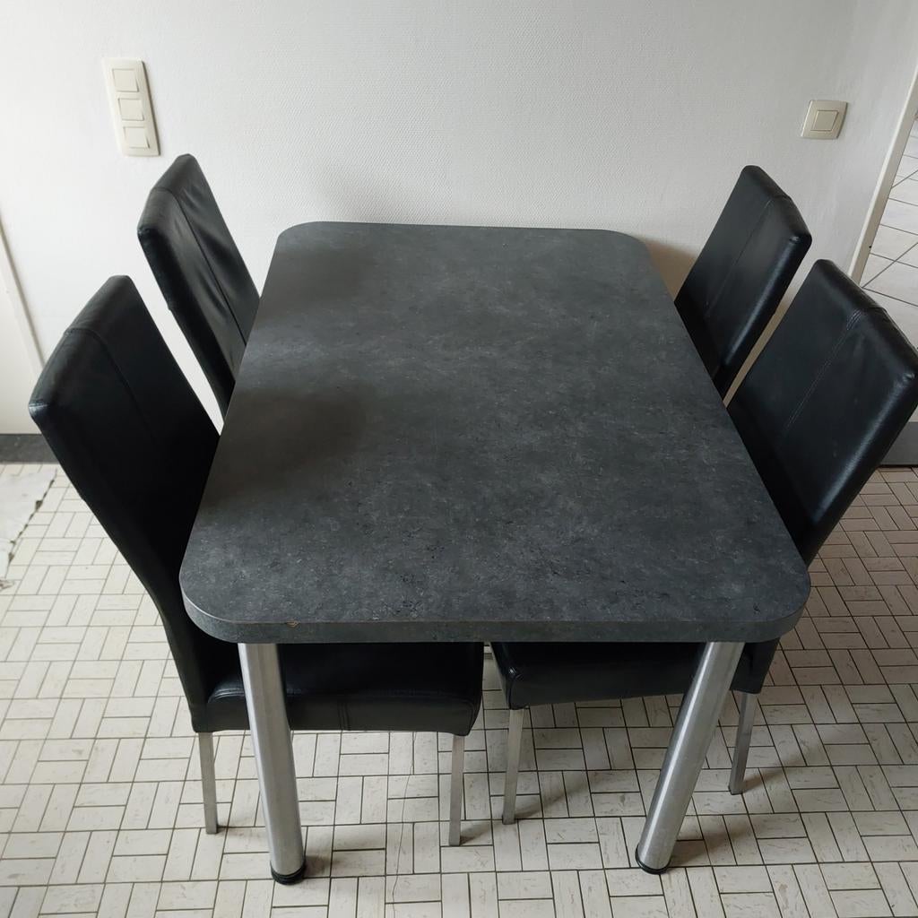 Tafel en stoelen, Ophalen