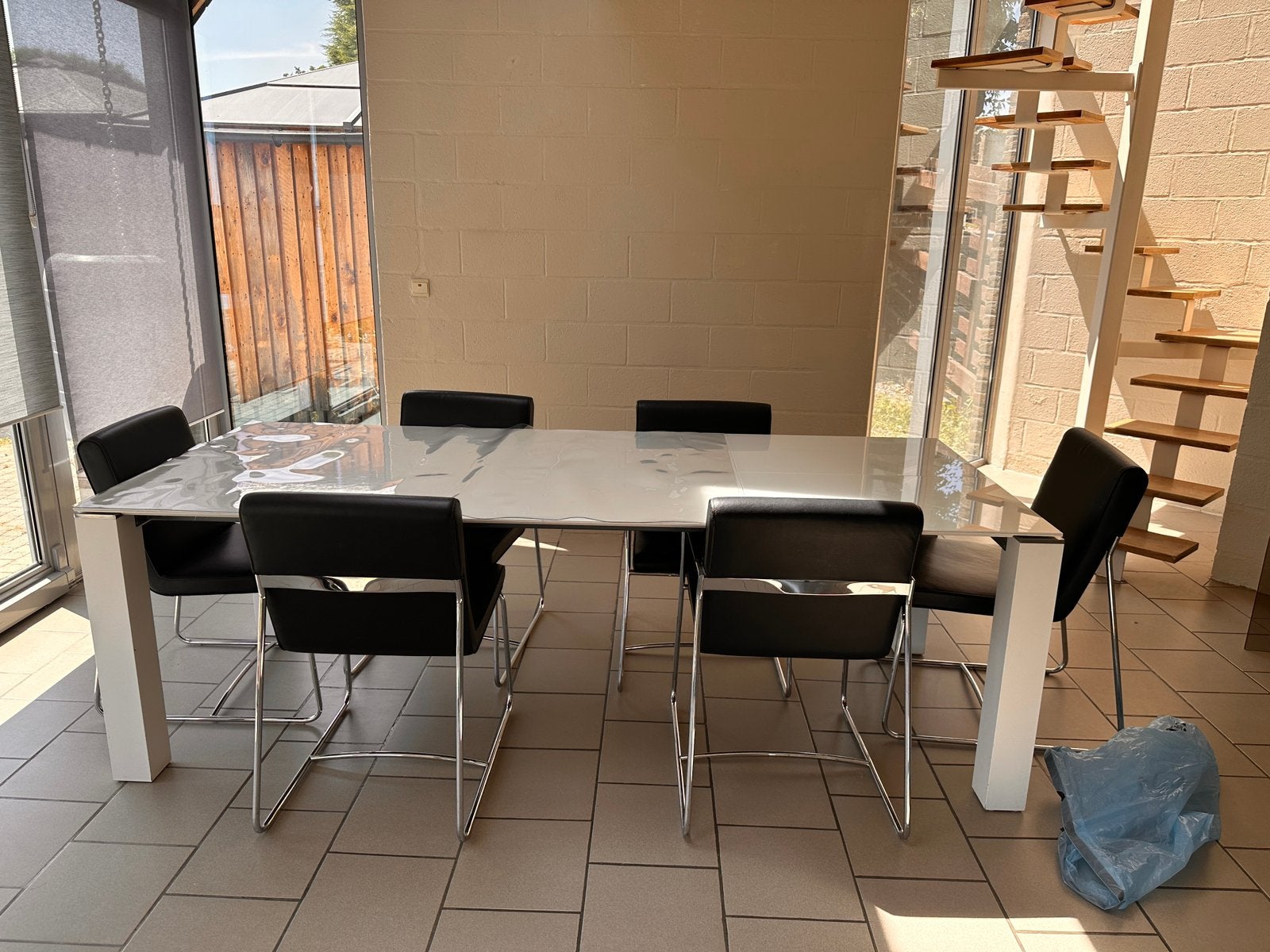 Table Exentric 160x95cm extensible + 6 chaises cuir Leolux, Maison & Meubles, Enlèvement, Utilisé, Design-moderne