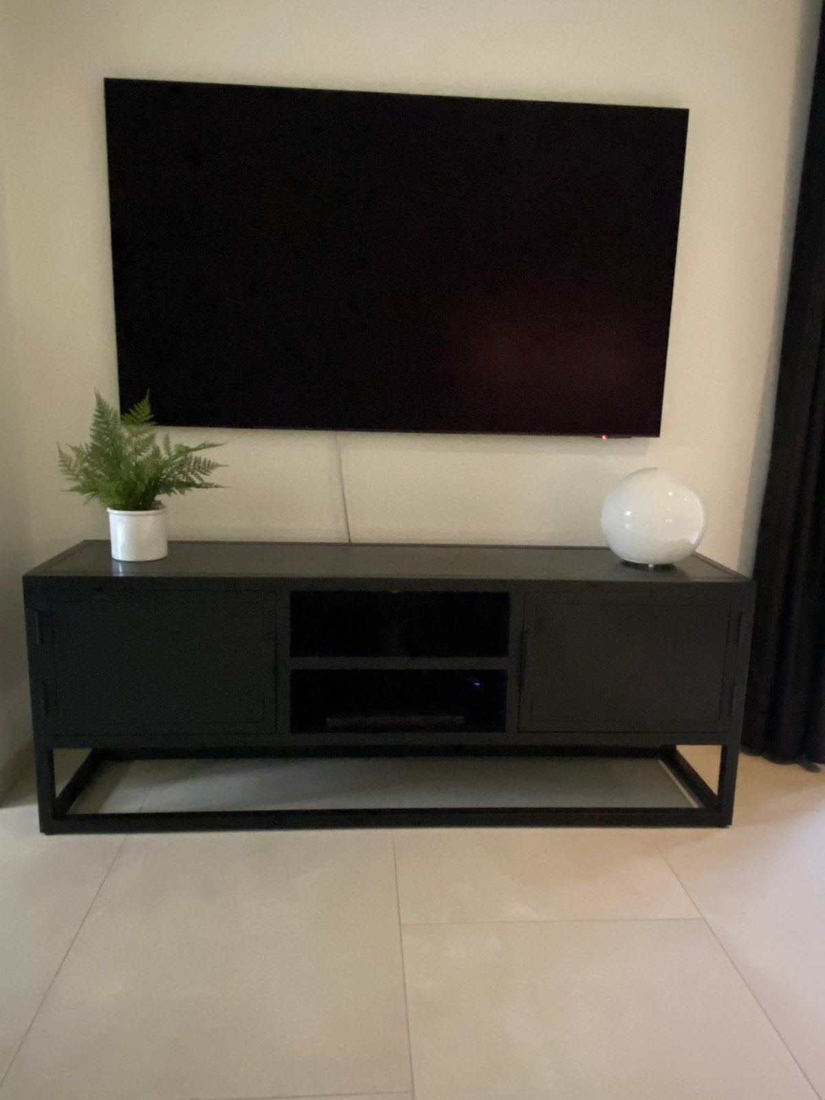 Industrieel zwart metalen TV meubel, Ophalen, Industrieel - Modern, 150 tot 200 cm, Zo goed als nieuw