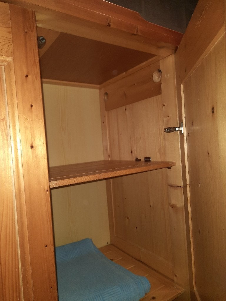 Une garde robe 3 porte en pin, Pin, Utilisé, 50 à 100 cm, Avec porte(s)