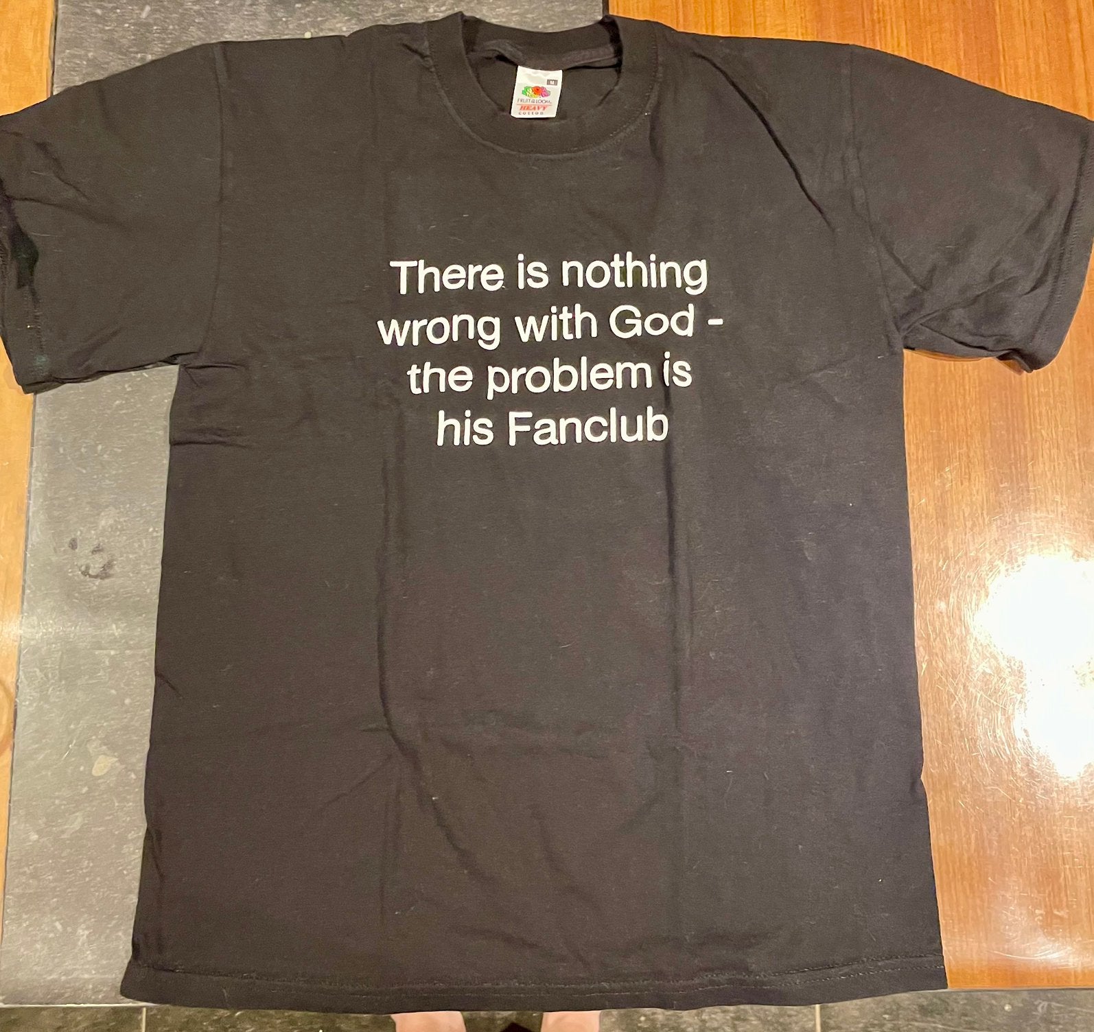T-shirt There is nothing wrong with god the problem is…, Ophalen of Verzenden, Zo goed als nieuw, Zwart