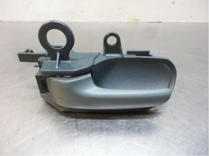 Poignée portière 4portes avant gauche d'un Toyota Yaris (Y, -, 3 mois de garantie, Toyota, Utilisé